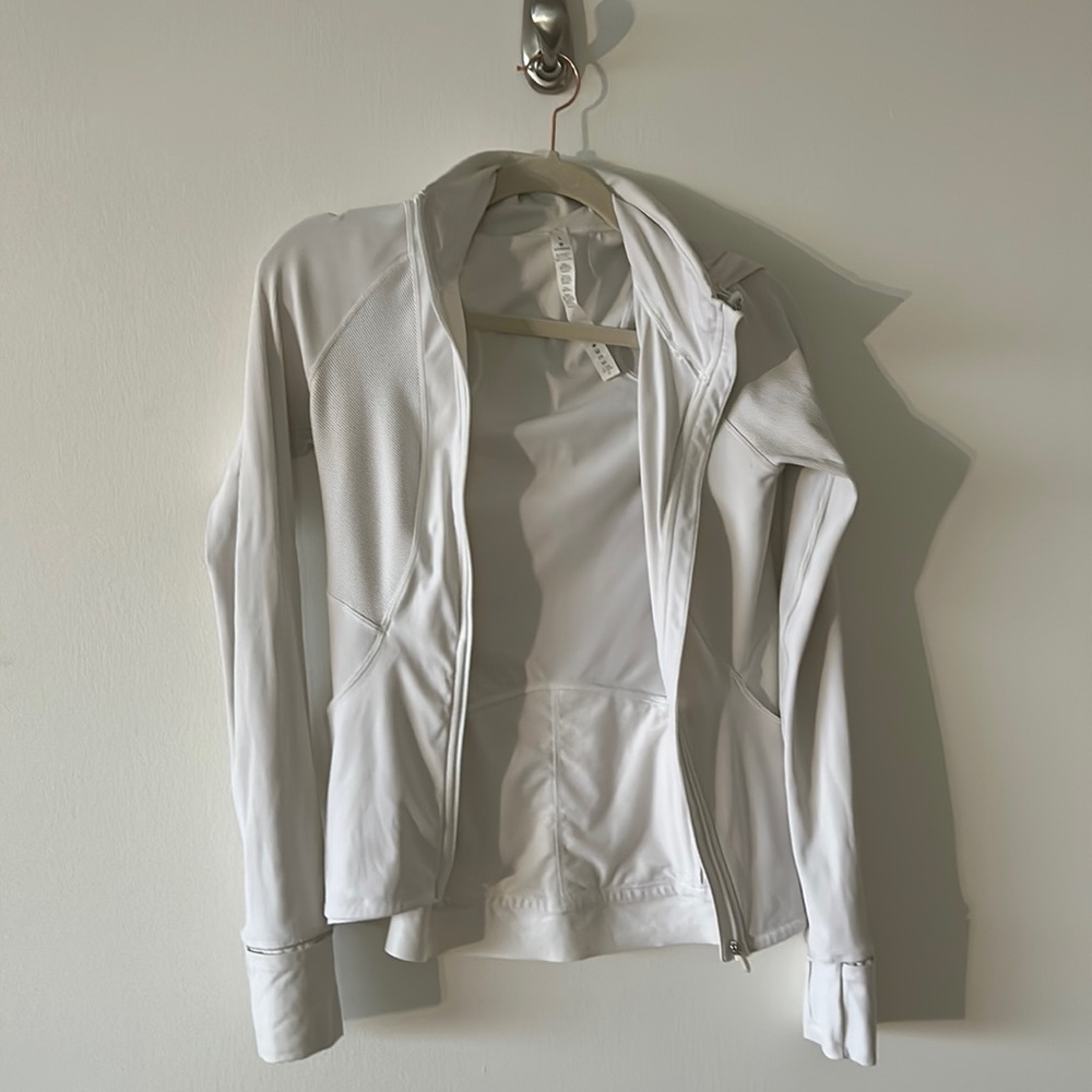 Lululemon White Nulu Hoodie size 4 great condition